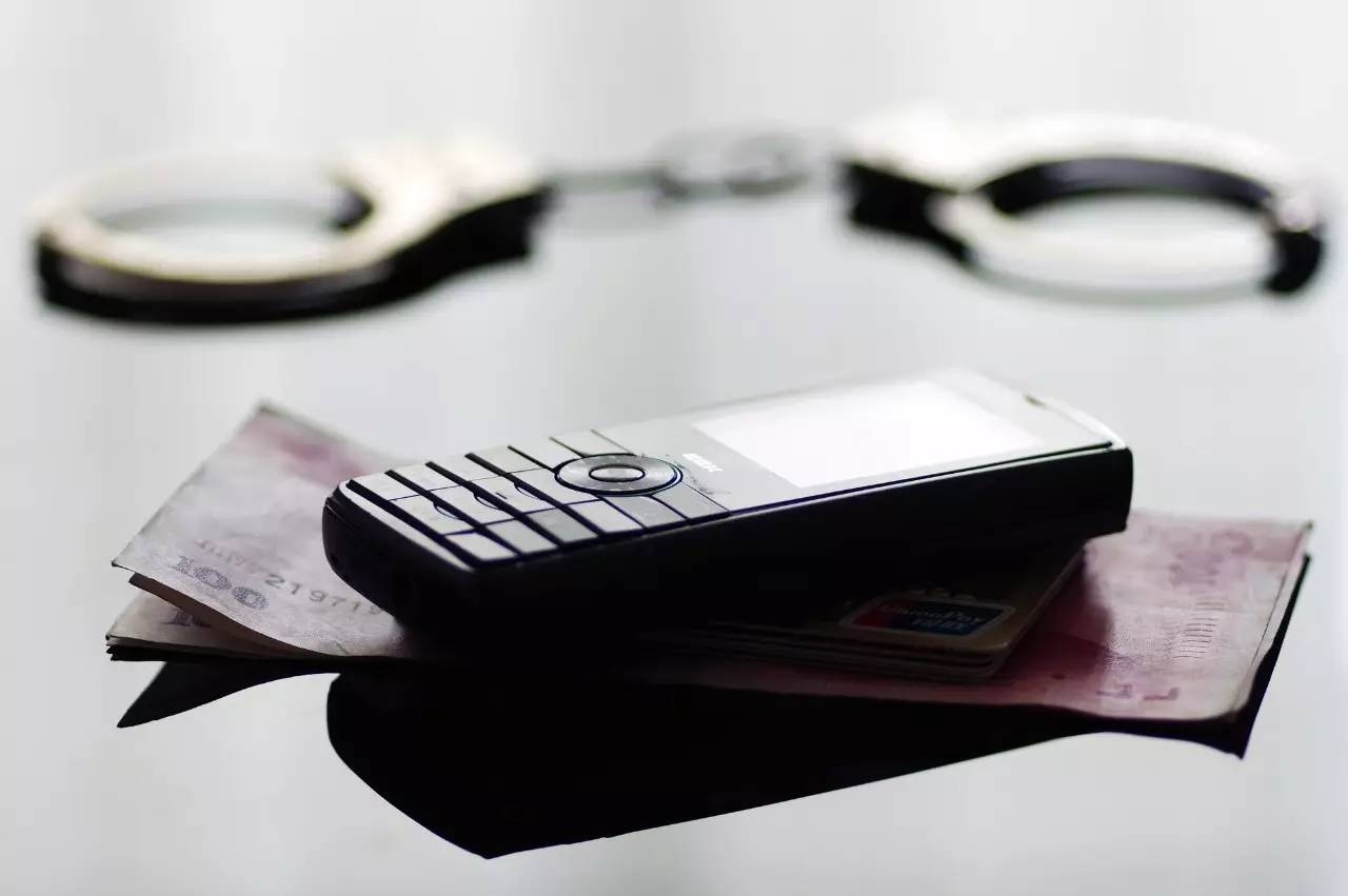 祝福短信 中秋：月圆人团圆，温情满人间